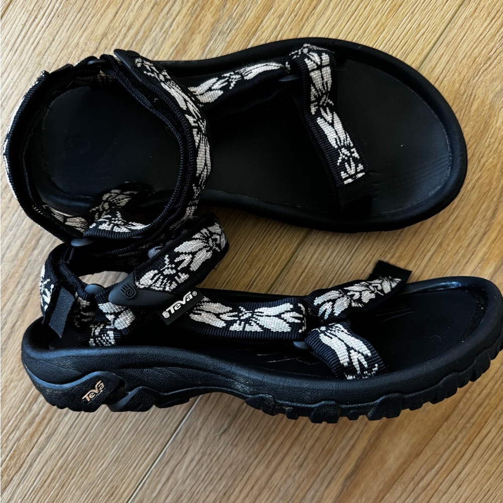 Women’s Teva Hurricane 4 Citadel Black Floral Sandals